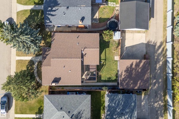 Overhead view of a house, showing the roof, backyard, garage, and surrounding properties. - 800 Lee Ridge Rd Nw, Edmonton