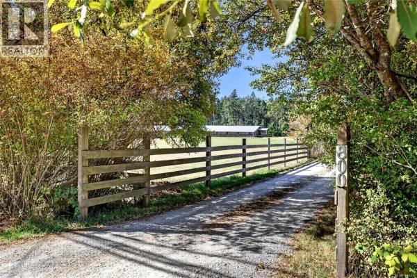 800 Lower Ganges Rd, Salt Spring, BC, photo 2