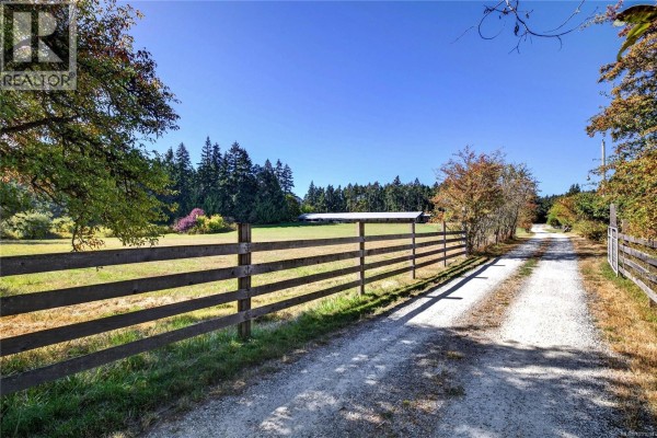 800 Lower Ganges Rd, Salt Spring, BC, photo 3