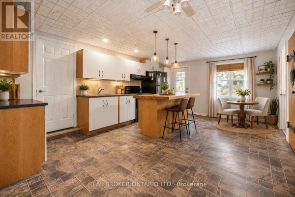 Workshop - 800 Pinegrove Crescent, Petawawa, ON K8A7E5 Photo 4