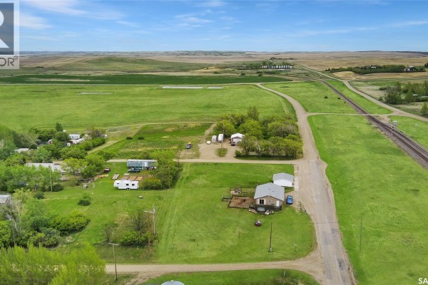 800 Railway Avenue, Webb, SK, photo 2