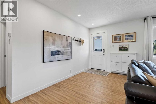 Bedroom - 8007 36 Avenue Nw, Calgary, AB T3B1V8 Photo 3