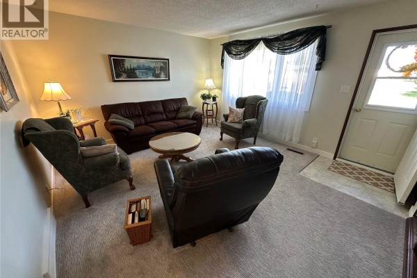 Kitchen/Dining room - 8009 6th Street, Rosthern, SK S0K3R0 Photo 2