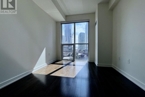 801 - 1 The Esplanade Drive, Toronto, ON M5E0A8 Photo 5