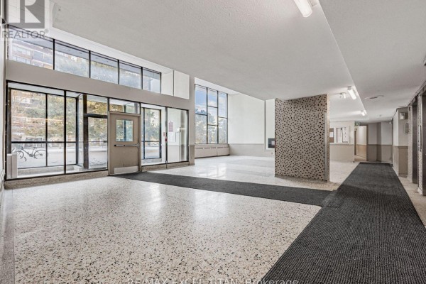 801 - 1385 Midland Avenue, Toronto, ON M1P3B8 Photo 2