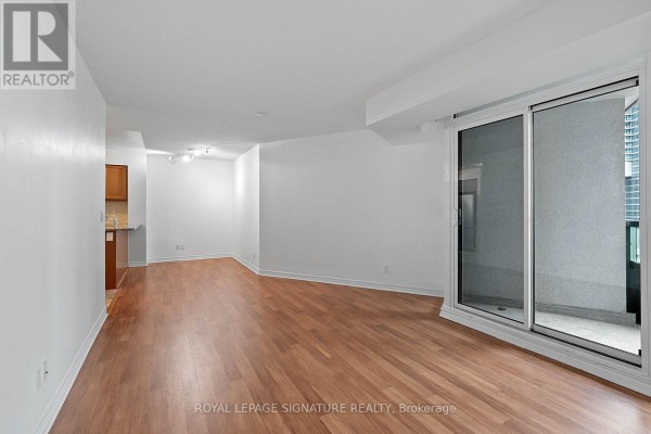Den - 801 - 19 Grand Trunk Crescent, Toronto, ON M5J3A3 Photo 4
