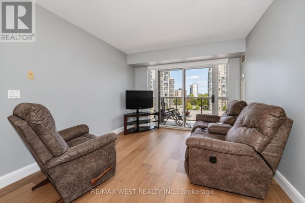 Dining room - 801 - 3650 Kingston Road, Toronto, ON M1M3X9 Photo 2