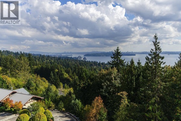 801 3335 Cypress Place, West Vancouver, BC V7S3J8 Photo 5