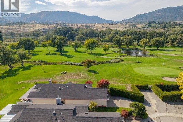 4pc Ensuite bath - 801 Comox Street Unit# 116, Penticton, BC V2A8G5 Photo 3