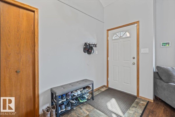 8015 158 Av Nw, Edmonton, AB, photo 2