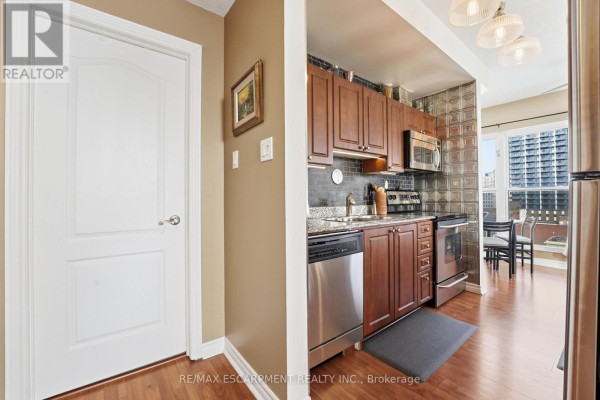 Bathroom - 802 - 135 James Street S, Hamilton, ON L8P2Z6 Photo 5