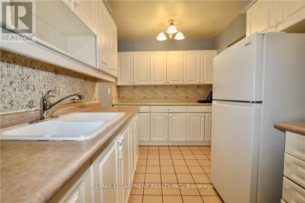 802 - 1964 Main Street W, Hamilton, ON, photo 3