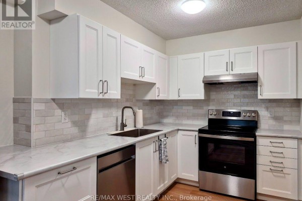 Primary Bedroom - 802 - 250 Scarlett Road, Toronto, ON M6N4X5 Photo 3