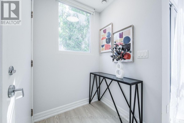 802 - 370 Wallace Avenue, Toronto, ON, photo 2