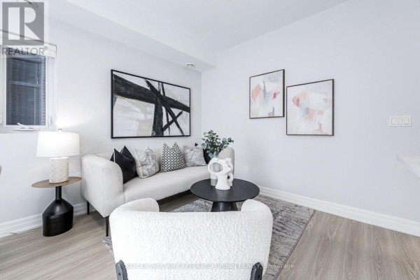 802 - 370 Wallace Avenue, Toronto, ON M6P3P2 Photo 5