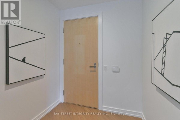 Living room - 802 - 45 Charles Street E, Toronto, ON M4Y1S2 Photo 3