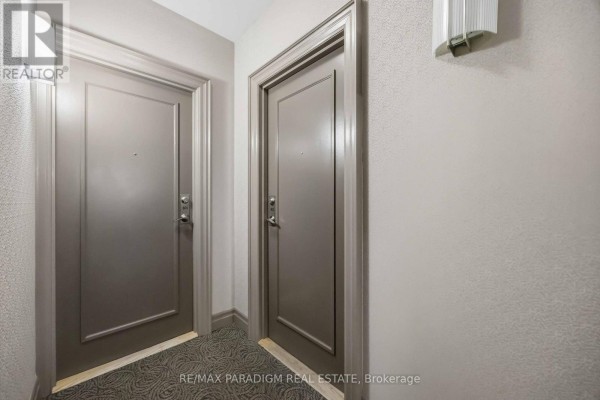 Kitchen - 802 - 500 St Clair Avenue W, Toronto, ON M6C1A8 Photo 3