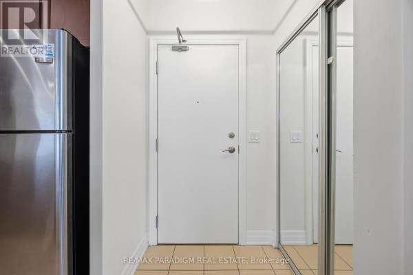 Primary Bedroom - 802 - 500 St Clair Avenue W, Toronto, ON M6C1A8 Photo 4