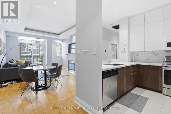 Foyer - 802 - 8 Wellesley Street E, Toronto, ON M4Y3B2 Photo 5