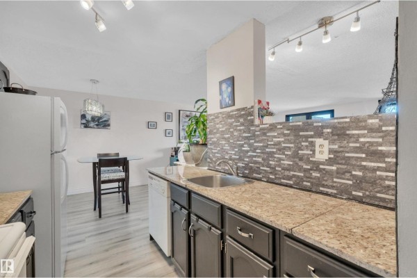 #802 10145 109 St Nw, Edmonton, AB T5J3M5 Photo 5