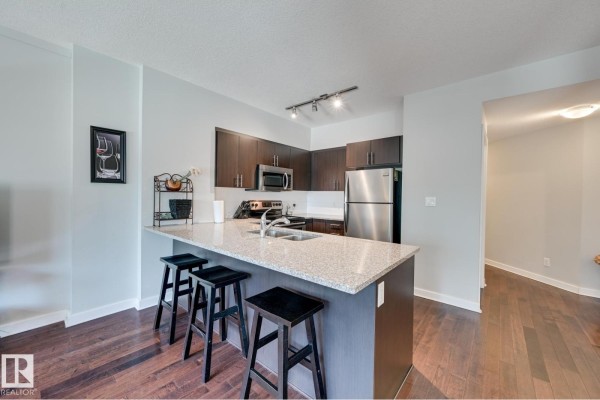 #802 10152 104 St Nw, Edmonton, AB T5J0B6 Photo 4