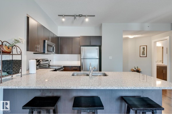 #802 10152 104 St Nw, Edmonton, AB T5J0B6 Photo 5