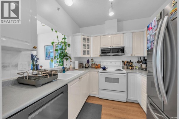802 160 W Keith Road, North Vancouver, BC V7M3M2 Photo 4