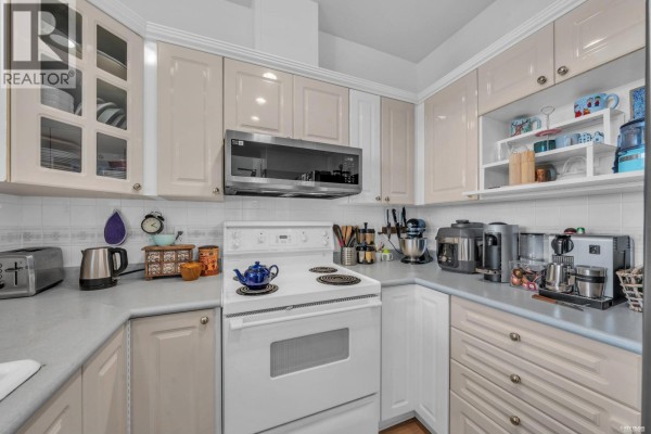 802 160 W Keith Road, North Vancouver, BC V7M3M2 Photo 5