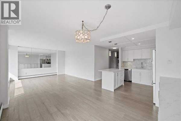 802 1745 Esquimalt Avenue, West Vancouver, BC V7V1R7 Photo 4