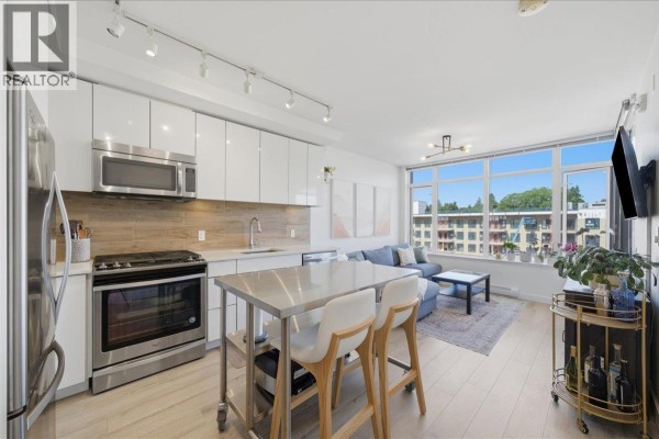802 200 Nelson's Crescent, New Westminster, BC V3L0H4 Photo 4