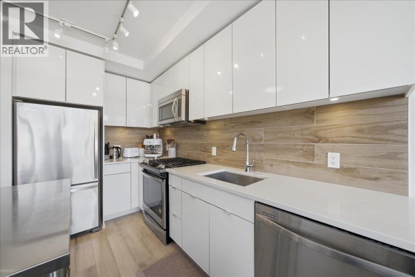 802 200 Nelson's Crescent, New Westminster, BC V3L0H4 Photo 5