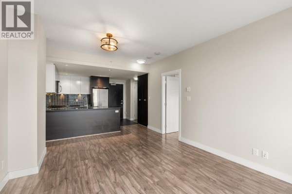 802 2968 Glen Drive, Coquitlam, BC V3B0C4 Photo 2