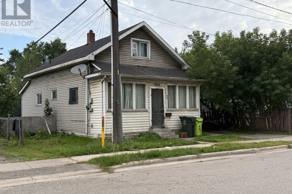 Living room - 802 Bonney Street, Sault Ste Marie, ON P6C1A3 Photo 3