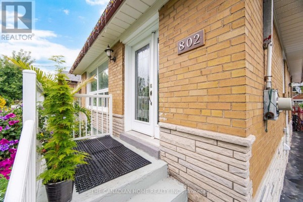 802 Brimorton Drive, Toronto, ON, photo 2