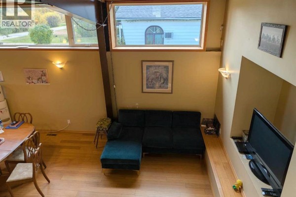 Hall - 802 Railway Avenue, Duhamel, AB T0B3L0 Photo 4