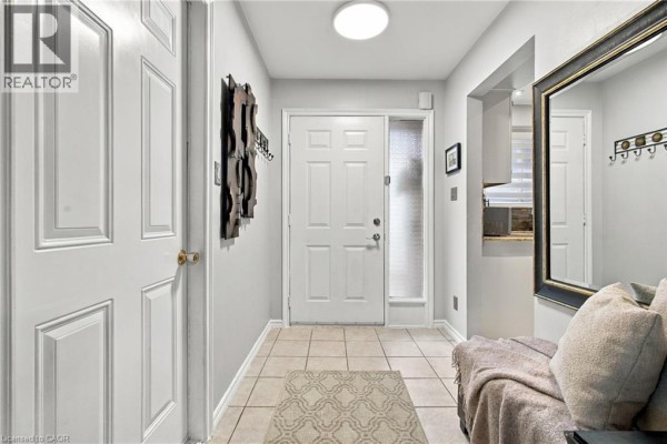 Living room - 802 Strasburg Road, Kitchener, ON N2E2Y3 Photo 5