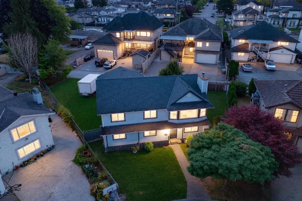 8020 Dominion Place, Surrey, BC V3W6B2 Photo 3