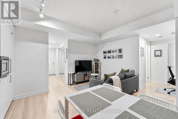 Bedroom - 803 - 238 Simcoe Street, Toronto, ON M5T0E2 Photo 4