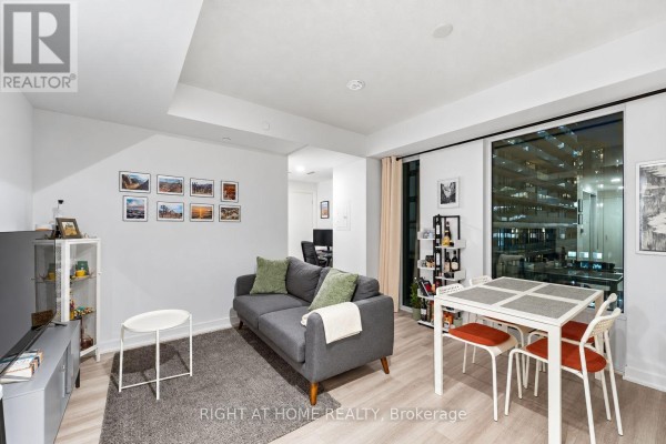 803 - 238 Simcoe Street, Toronto, ON M5T0E2 Photo 5