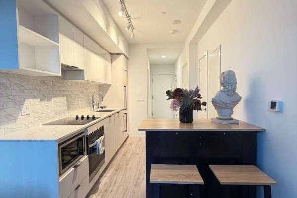 Living room - 803 - 252 Church Street, Toronto, ON M5B0E6 Photo 2
