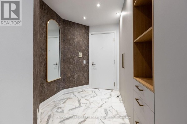Kitchen - 803 - 3 Mcalpine Street, Toronto, ON M5R3T5 Photo 3