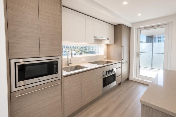 803 13615 Fraser Highway, Surrey, BC V3T0P7 Photo 4