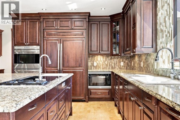 3pc Bathroom - 803 25 Avenue Nw, Calgary, AB T2M2B4 Photo 5