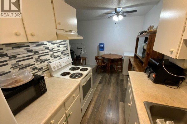 Primary Bedroom - 803 Fairview Road Unit# 203, Penticton, BC V2A5Y7 Photo 3