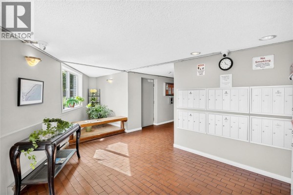 803 Fairview Road Unit# 301, Penticton, BC V2A5Y7 Photo 5