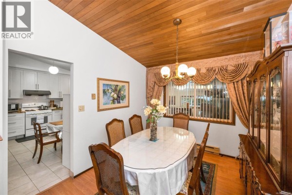 Ensuite - 803 Kimberly Pl, Saanich, BC V8X4R2 Photo 4