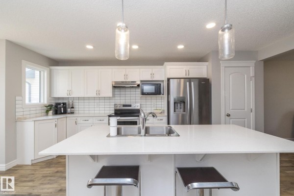 Kitchen - 803 Secord Bv Nw Nw, Edmonton, AB T5T7K2 Photo 3