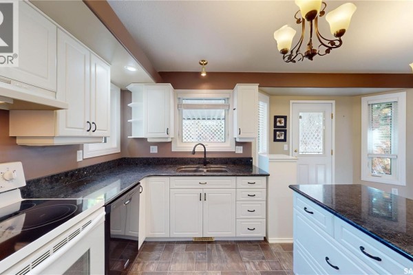 5pc Ensuite bath - 803 Swan Crescent, Saskatoon, SK S7J5C7 Photo 5