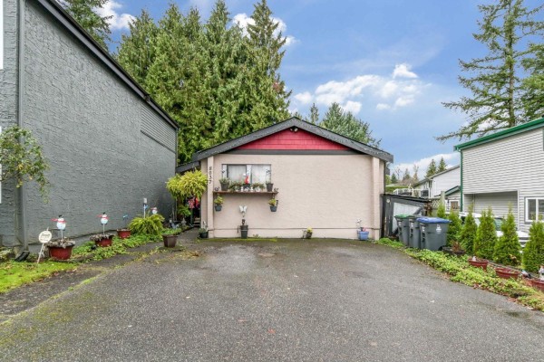 8037 139a Street, Surrey, BC V3W6P9 Photo 2