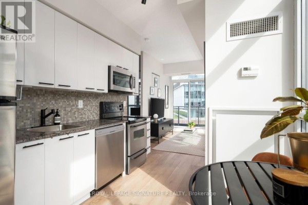 Primary Bedroom - 804 - 15 Bruyeres Mews, Toronto, ON M5V0A7 Photo 3